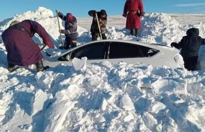 Четыре человека погибли из-за сильного снегопада в Монголии