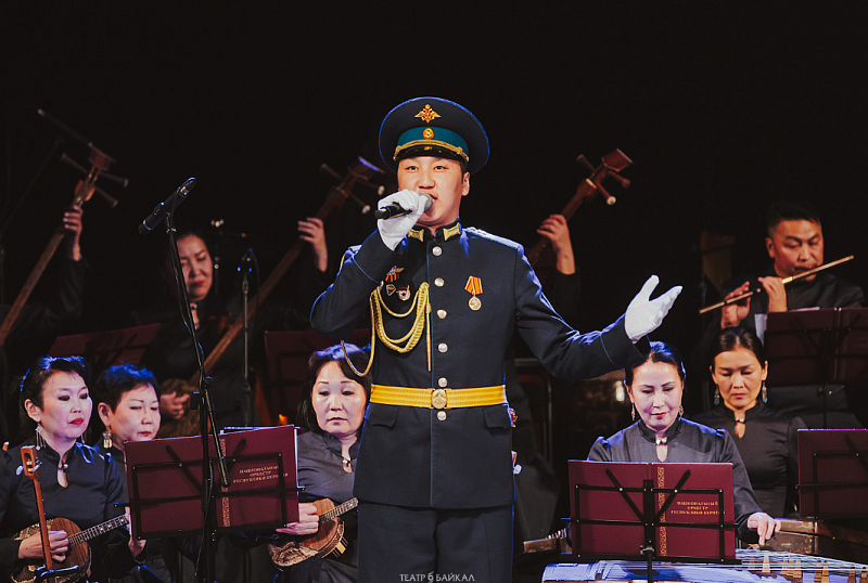 Солисты театра «Байкал» исполнили «Песни военных лет»