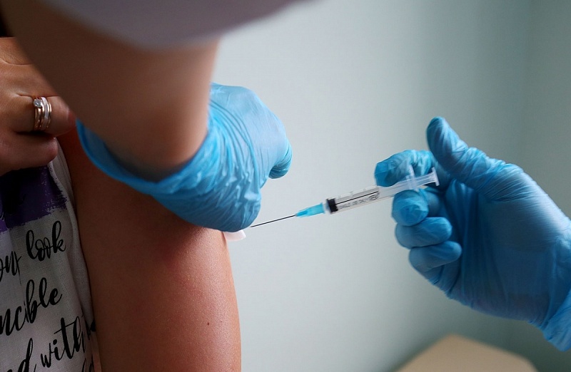 Три выходных дня предложили предоставлять россиянам после вакцинации