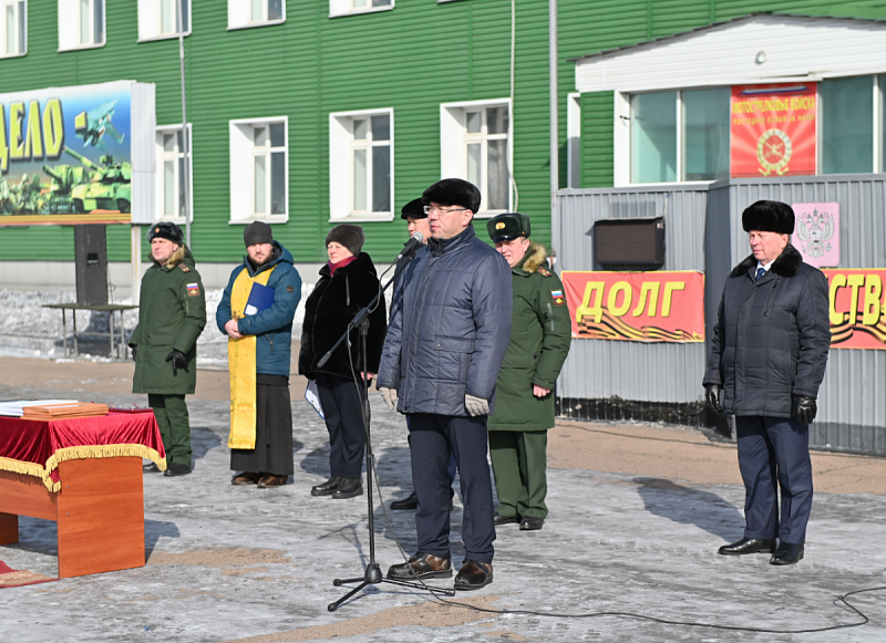 Глава Бурятии 23 февраля поздравил танкистов и военных в госпитале