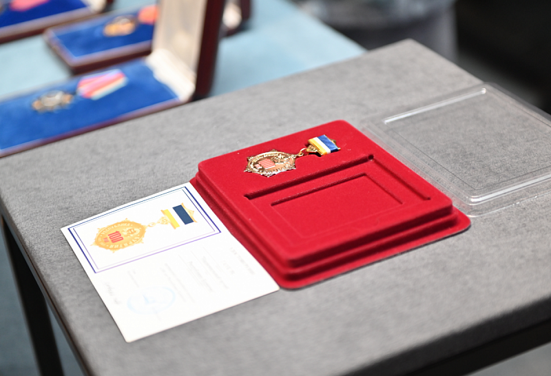 В Музей истории Бурятии передали на хранение медаль, специально разработанную к 100-летию республики