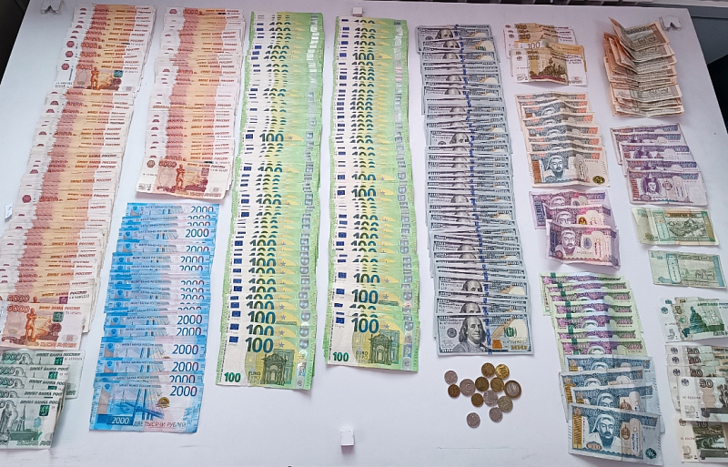 Почти 50 тысяч долларов  обнаружили бурятские таможенники у гражданина Монголии