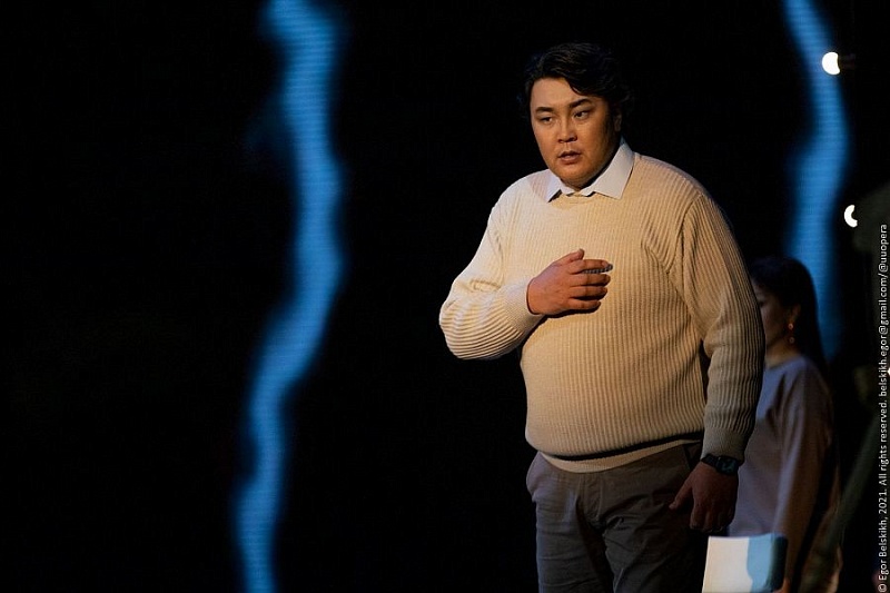 Ариунбаатар выступил в Улан-Удэ во Всемирный день театра