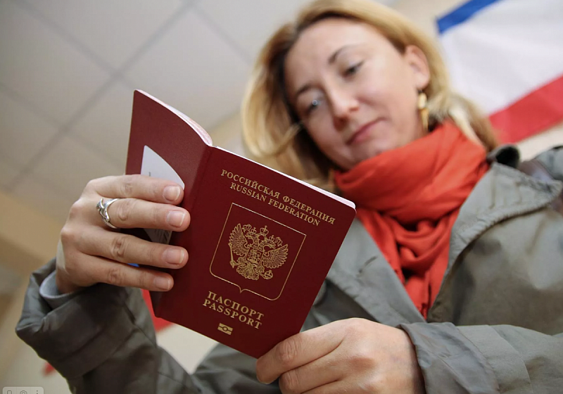 В России могут разрешить использовать загранпаспорт для получения госуслуг