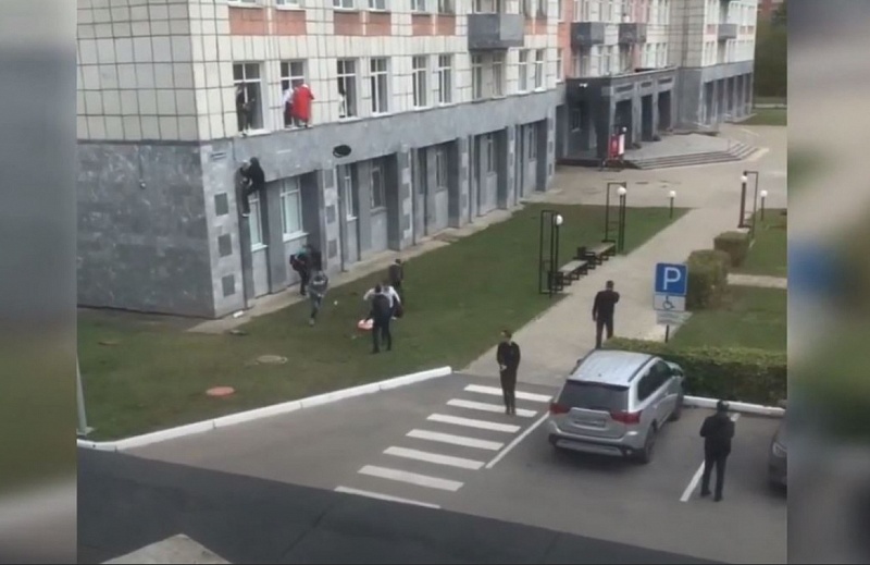 Студент устроил стрельбу в Пермском университете. ВИДЕО
