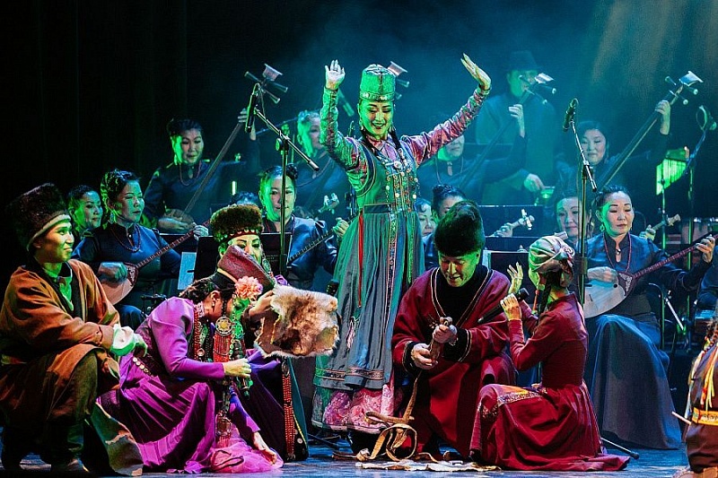 Танцы и песни иркутских бурят вновь соберут зрителей театра "Байкал"
