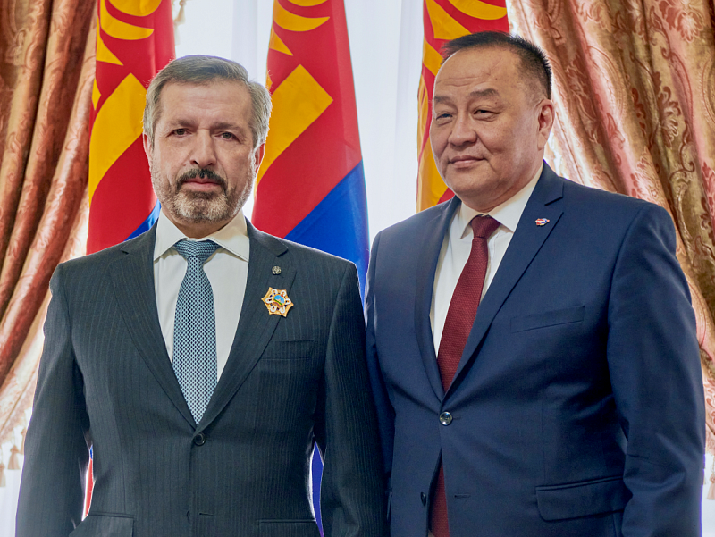 Президент Монголии наградил Михаила Лифшица орденом "Полярная звезда"