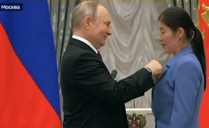 Путин присвоил жительнице Бурятии звание «Мать-героиня»