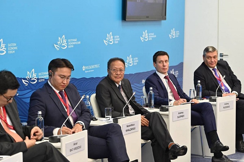 В Монголии планируют построить 5 автомобильных и 3 железные дороги, соединяющие РФ и КНР