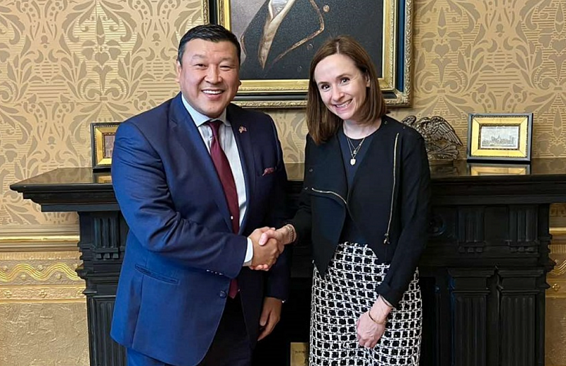 Посол Монголии провел ознакомительную встречу в Белом Доме