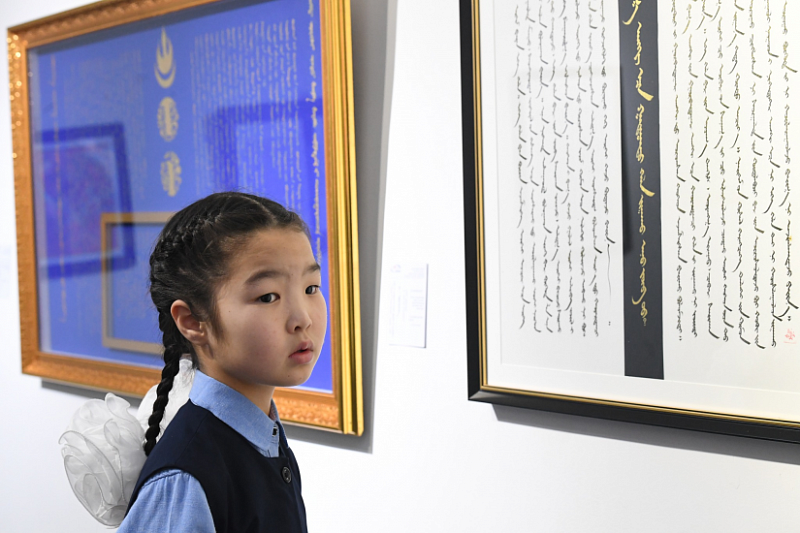 Конкурс монгольской традиционной каллиграфии вышел на международный уровень