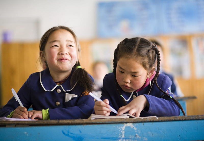 С 1 апреля в Монголии планируют возобновить очные занятия в школах