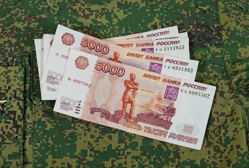 Контрактникам из Калмыкии увеличили размер единовременной выплаты до 500 тыс. рублей