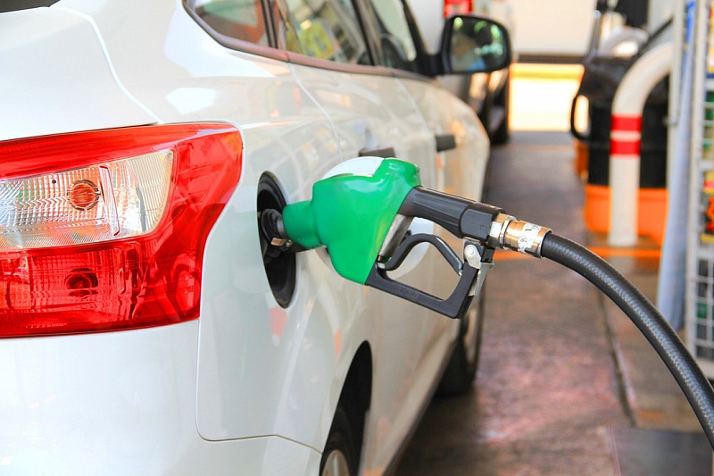 Забайкальцы заправляют авто бензином в Бурятии, потому что там он дешевле