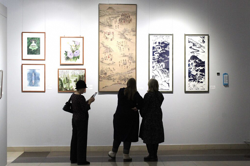 На выставке в Чите представили творчество абстракционистов из Бурятии и Монголии
