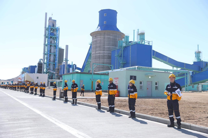 В Западной Монголии введен в эксплуатацию крупный цементный завод