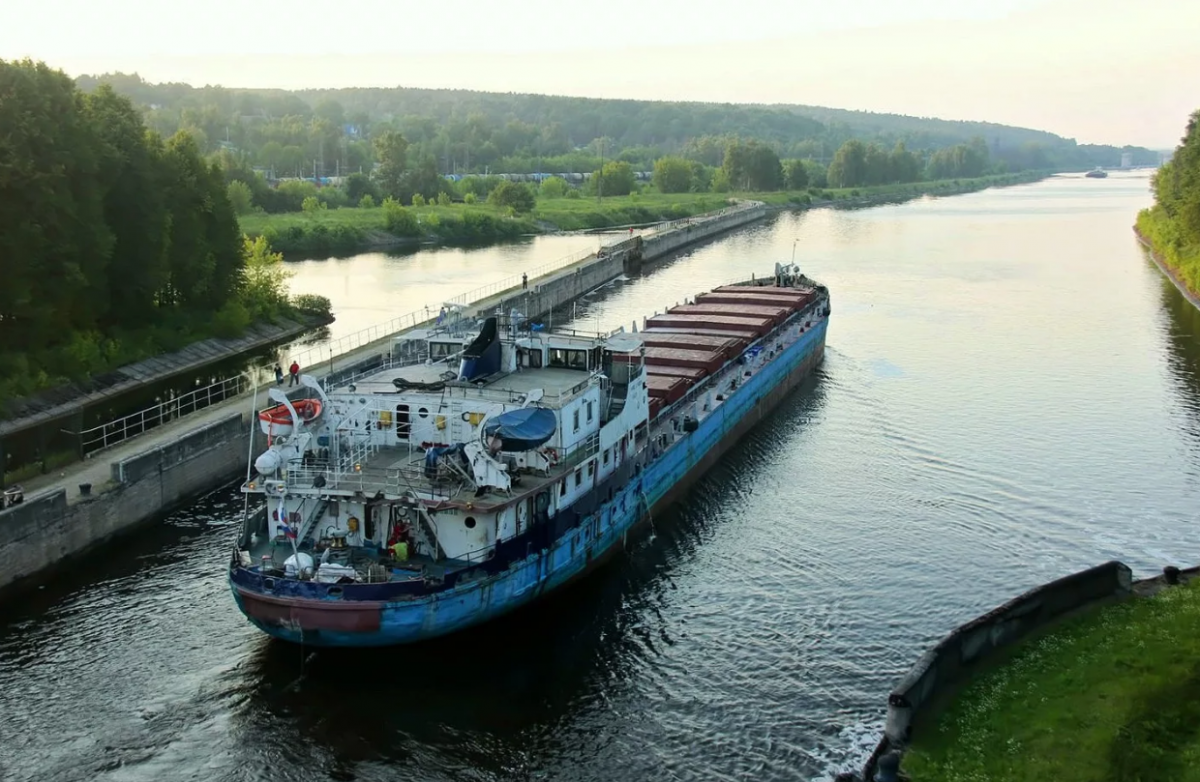 Волга судоходная река. Яуза судоходная река. Пароход ока