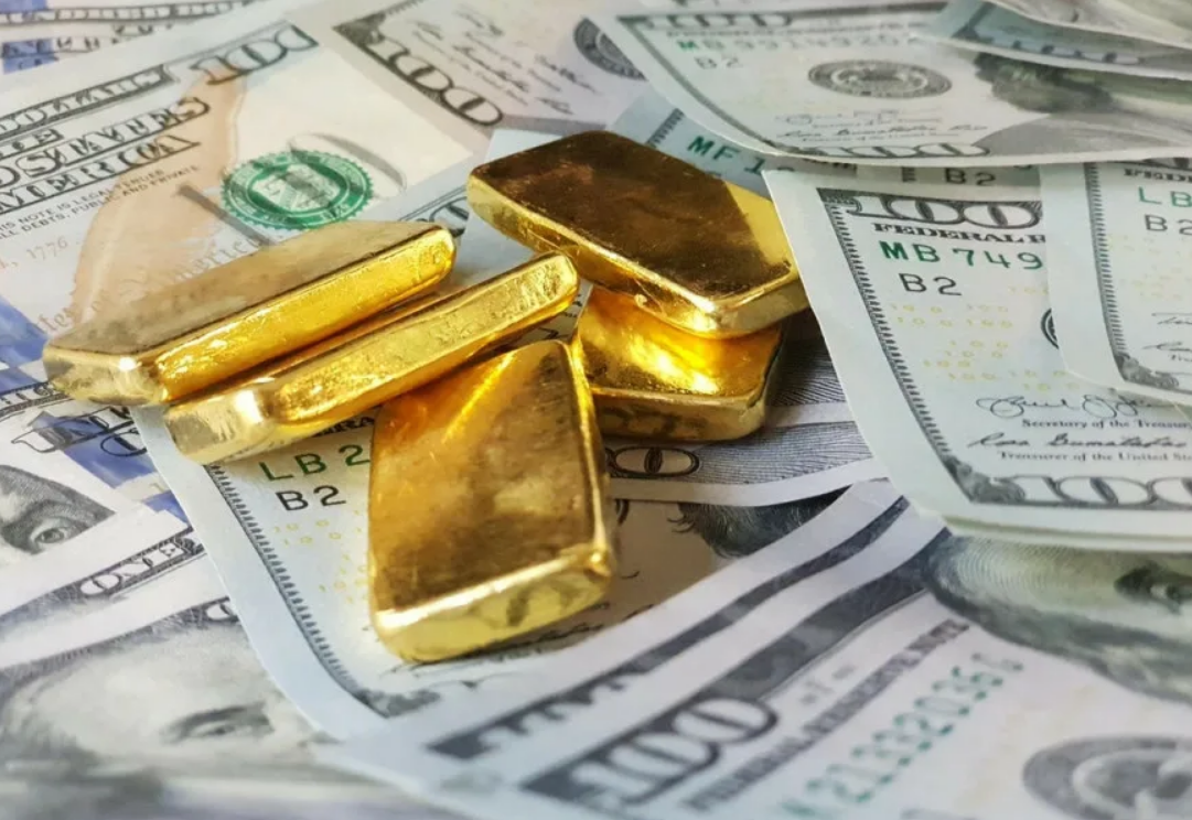 Золото будет валютой. Золото валюта. Золотовалютный стандарт. Золото и доллары. Слитки золота и доллары.
