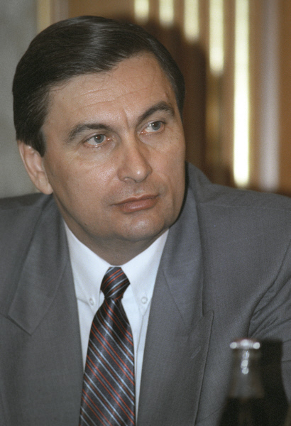 Семей георгиевич. Кинелев министр образования.