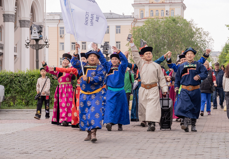 Буриад театр дээлтэй зуны наадам зохион байгуулав.ФОТО