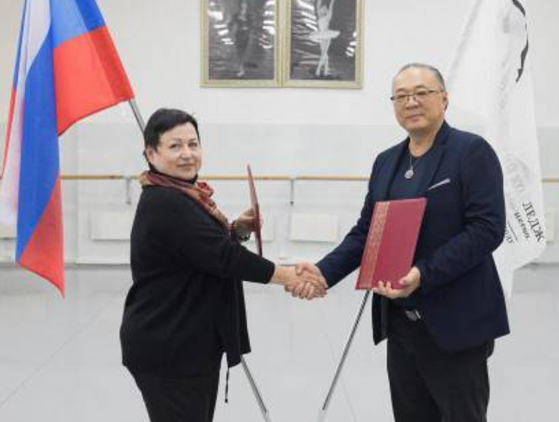 Бурятский хореографический колледж подписал меморандум о сотрудничестве с Русским домом в Улан-Баторе