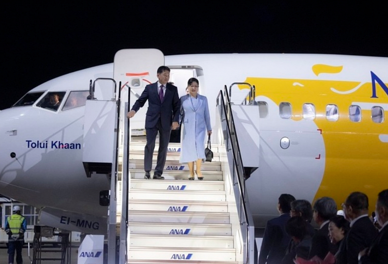 Президент Монголии прибыл с государственным визитом в Японию