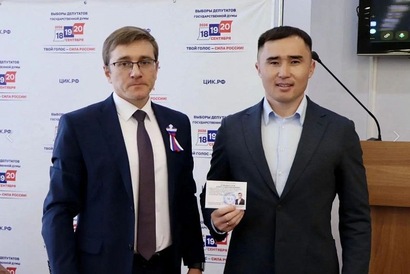 Герою России Дашибалу Мункожаргалову вручили удостоверение об избрании депутатом Государственной Думы