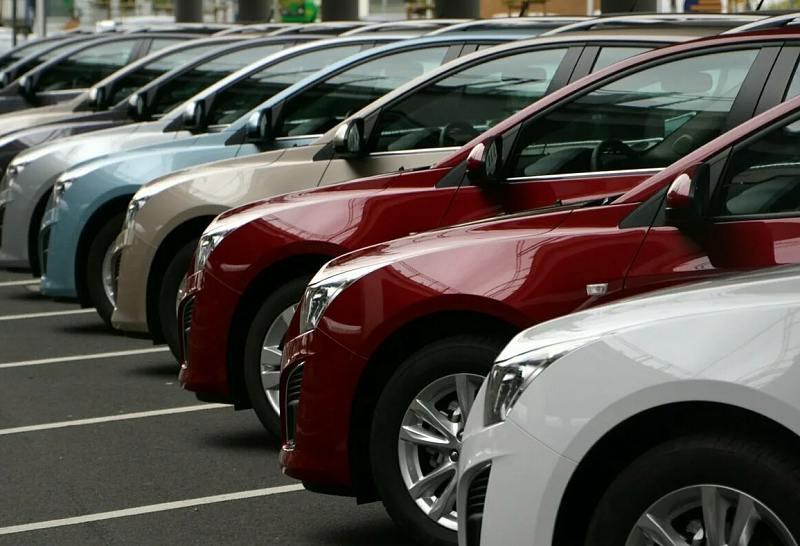 Автоэксперт: цены на автомобили упали до уровня февраля