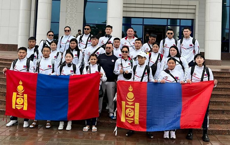 Монгольские борцы завоевали 17 медалей на чемпионате Азии по мас-рестлингу