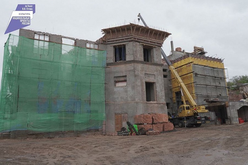 В Улан-Удэ продолжается реконструкция здания театра кукол «Ульгэр»