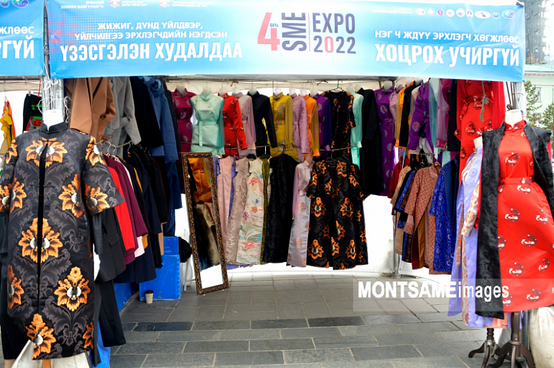 Малые и средние предприятия представили свою продукцию на центральной площади Монголии
