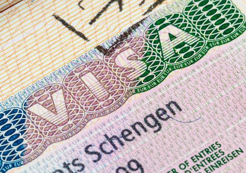 Румыния начала выдавать шенгенские визы россиянам