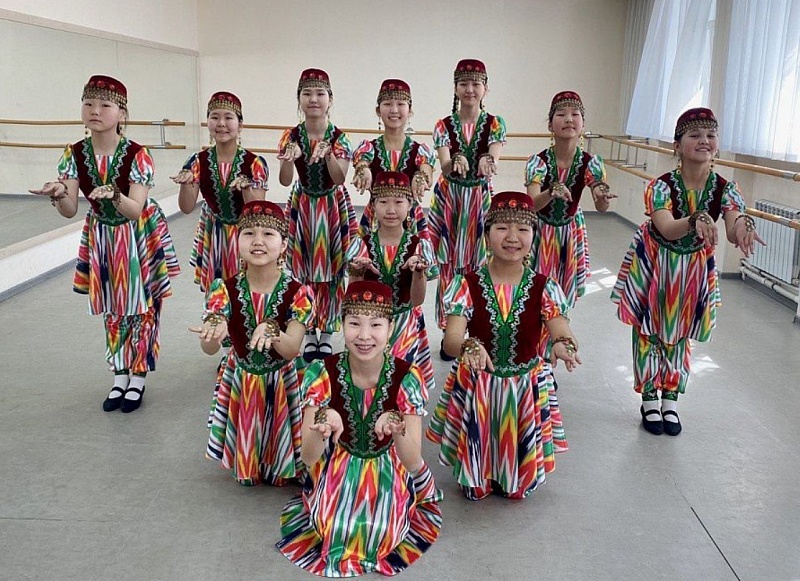 Образцовый ансамбль народного танца "Булжамуур" примет участие в XXI молодежных Дельфийских играх России