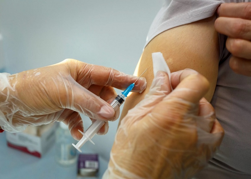 В Калмыкии пожилых и людей с инвалидностью вакцинируют на дому