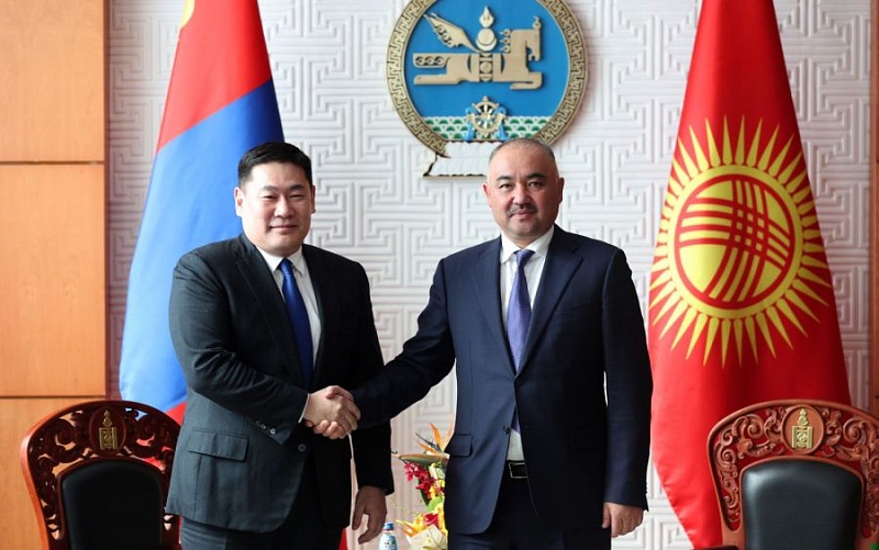 Л.Оюун-Эрдэнэ встретился со спикером Парламента Кыргызстана