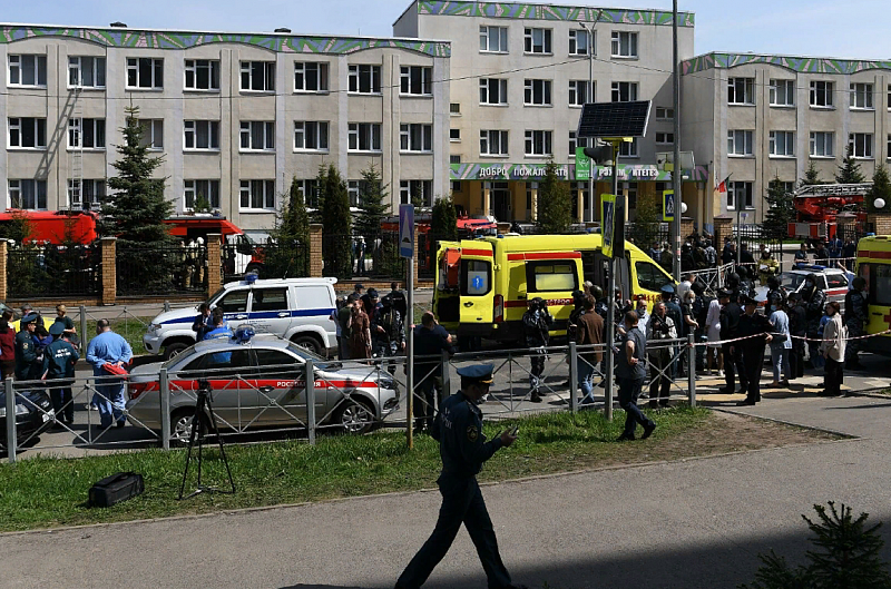 Власти Татарстана сообщили о восьми погибших при стрельбе в казанской школе. ВИДЕО