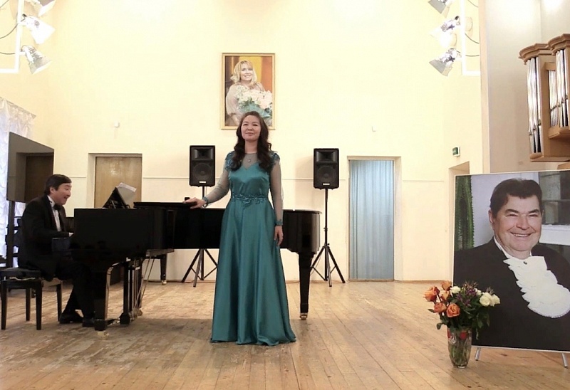 Солистка оперы и представила Бурятию на международном конкурсе вокалистов