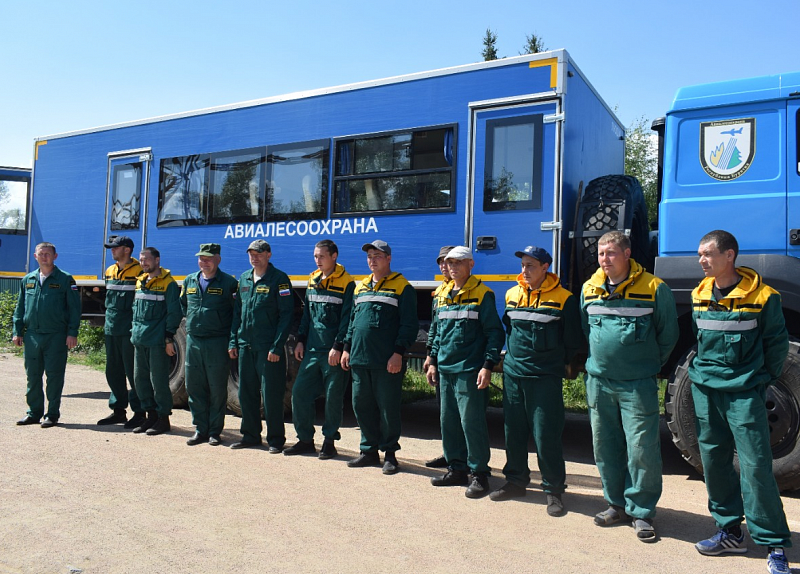Парашютисты-пожарные и пожарные-десантники Бурятии отправились в Якутию