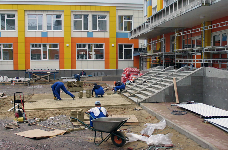 Владимир Путин поручил профинансировать строительство и капремонт детских садов
