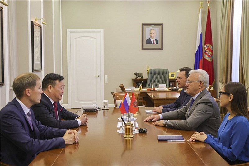 Губернатор Красноярского края встретился с делегацией Монголии