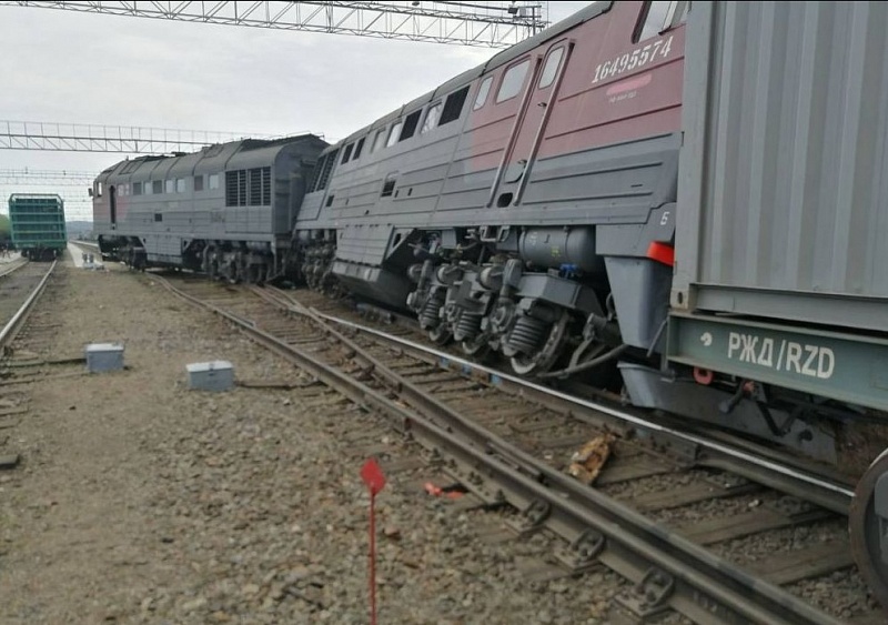 В Бурятии произошел сход вагонов грузового поезда