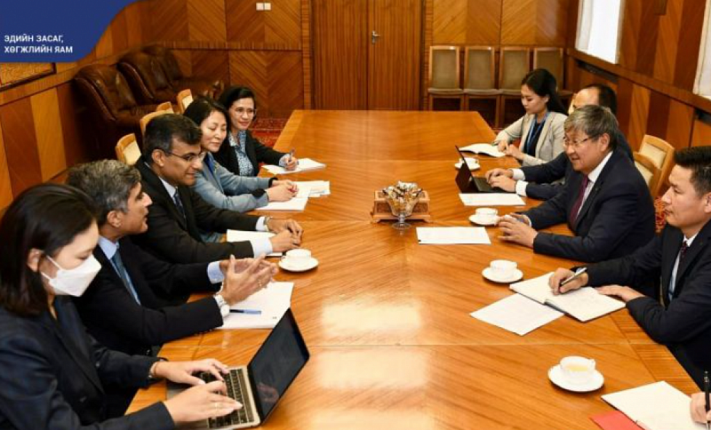 Министр экономики и развития Монголии встретился с представителями АБР