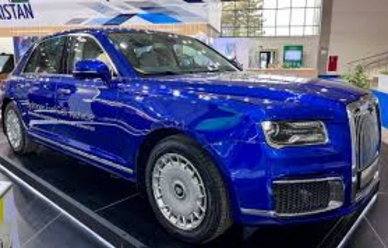 На "Иннопроме" РФ представила первый в мире автомобиль класса люкс на водородном топливе