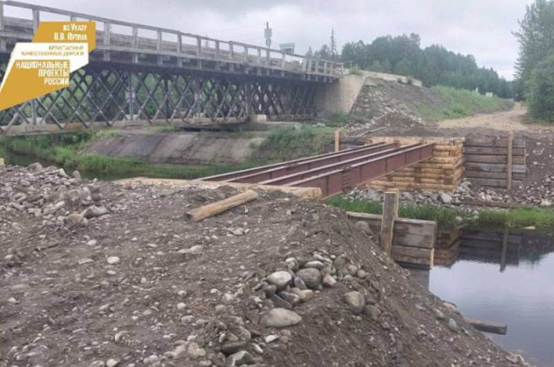 В Северо-Байкальском районе Бурятии возводят временный мост