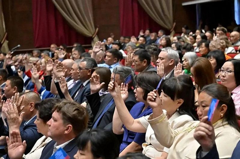 На конференции РО партии «Единая Россия» единогласно поддержали кандидатуру Владислава Ховалыга на предстоящих выборах Главы Тувы