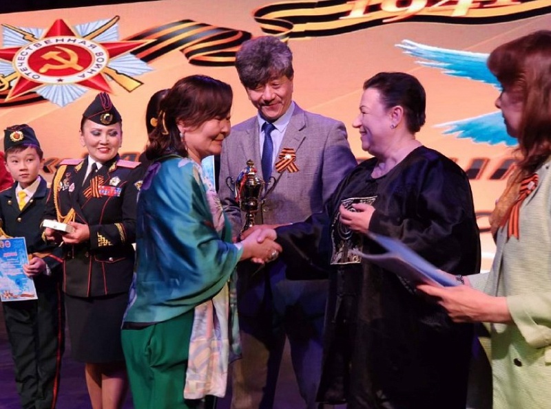 В Улан-Баторе наградили победителей международных конкурсов чтецов и военно-патриотической песни