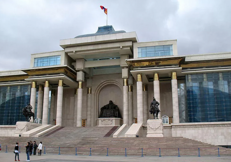 Премьер Монголии отправил в отставку министра, обвиненного в создании преступной группы