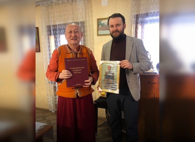 Помощник президента страны встретился с главой буддистов России