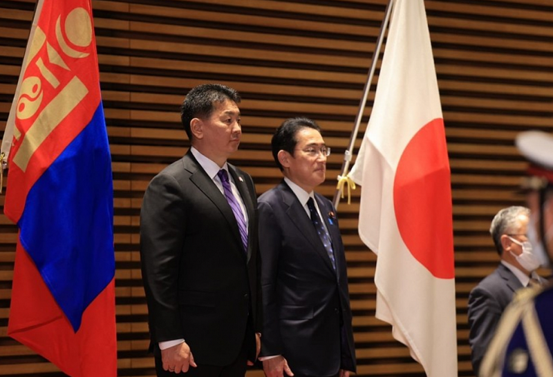 Премьер Японии и президент Монголии призвали КНДР прекратить ракетно-ядерную программу