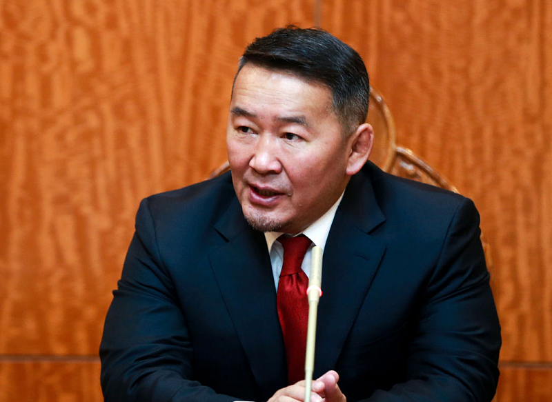 Суд ограничил экс-президенту и бывшему премьер-министру Монголии выезд за границу